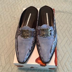 Donald Pliner suede shoes